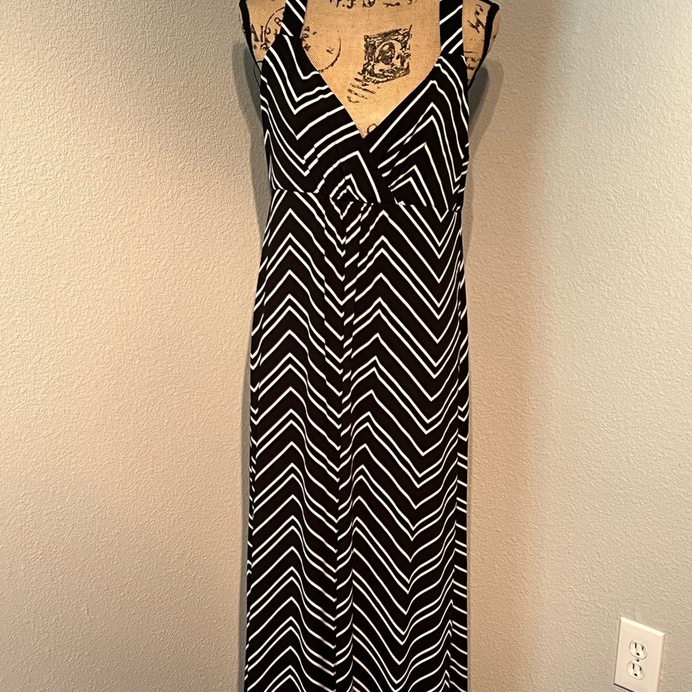 Metaphor, Women's Black And White Sleeveless Dress
